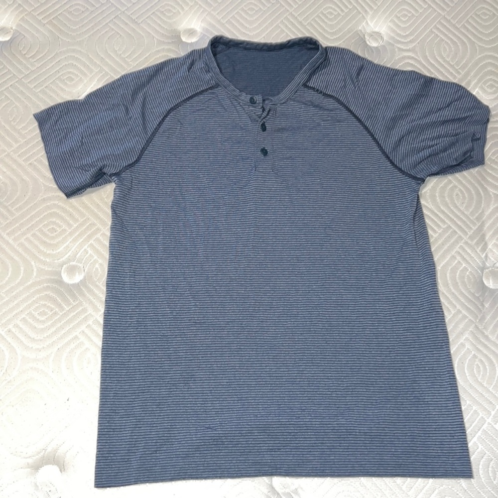 Short sleeve medium lululemon shirt. Great condition. Blue/silver